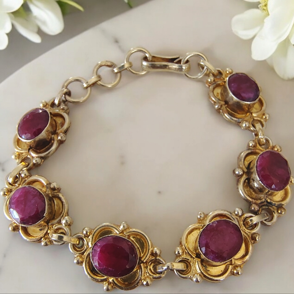 Vintage Gold Tone Bracelet With Faceted Corundum